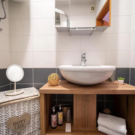 Serene Coastal Retreat For 3 In Rovinj