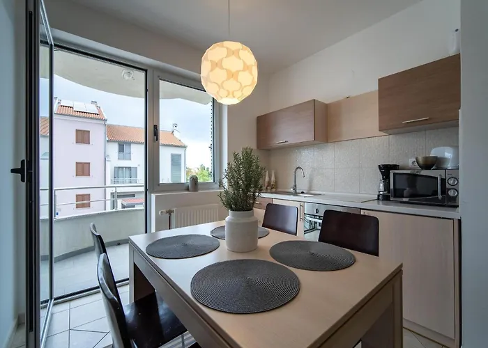 Serene Coastal Retreat For 3 In