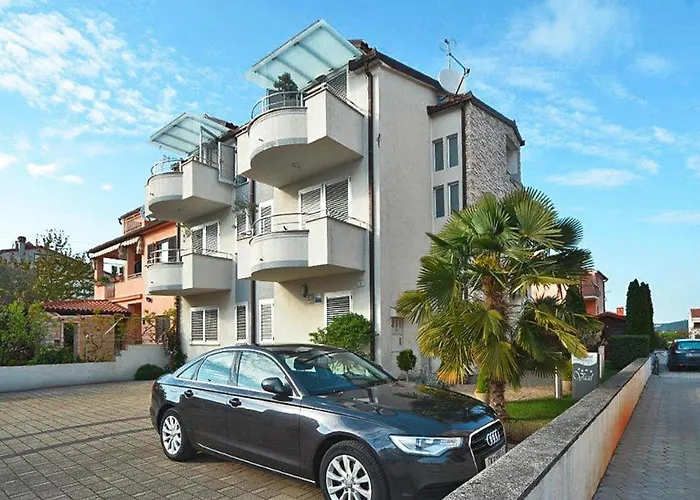 Serene Coastal Retreat For 3 In Ρόβινι