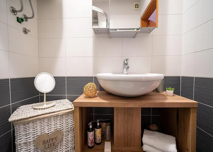 Serene Coastal Retreat For 3 In