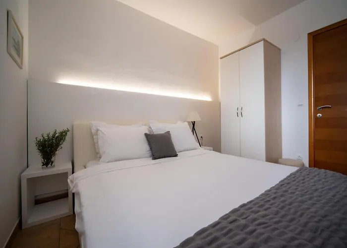 Διαμέρισμα Serene Coastal Retreat For 3 In *